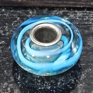 TROLLBEADS Turquoise Ribbon Bead No. TGLBE-10236